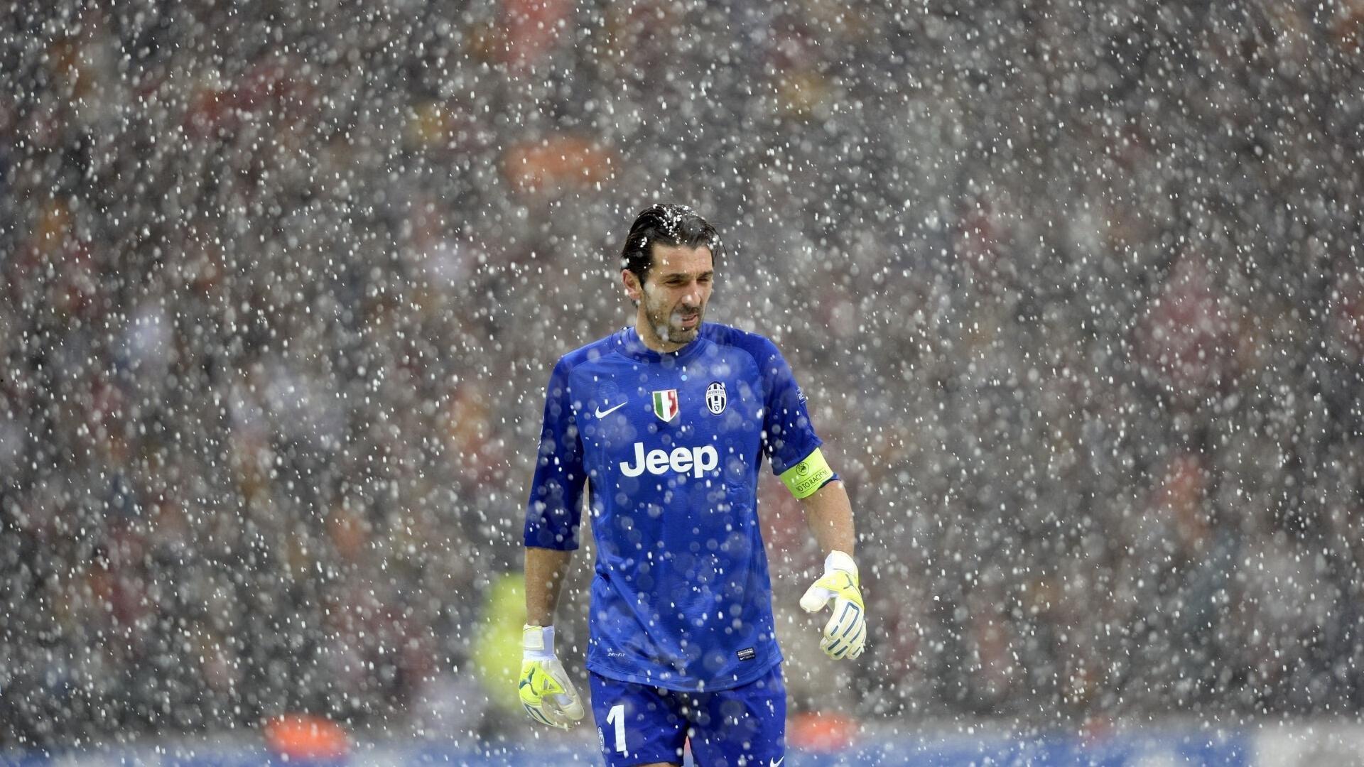 中国队斗志昂扬挺进决赛，向余望盛赞团队威武，王钰栋展望终极对决，彭啸誓言必胜