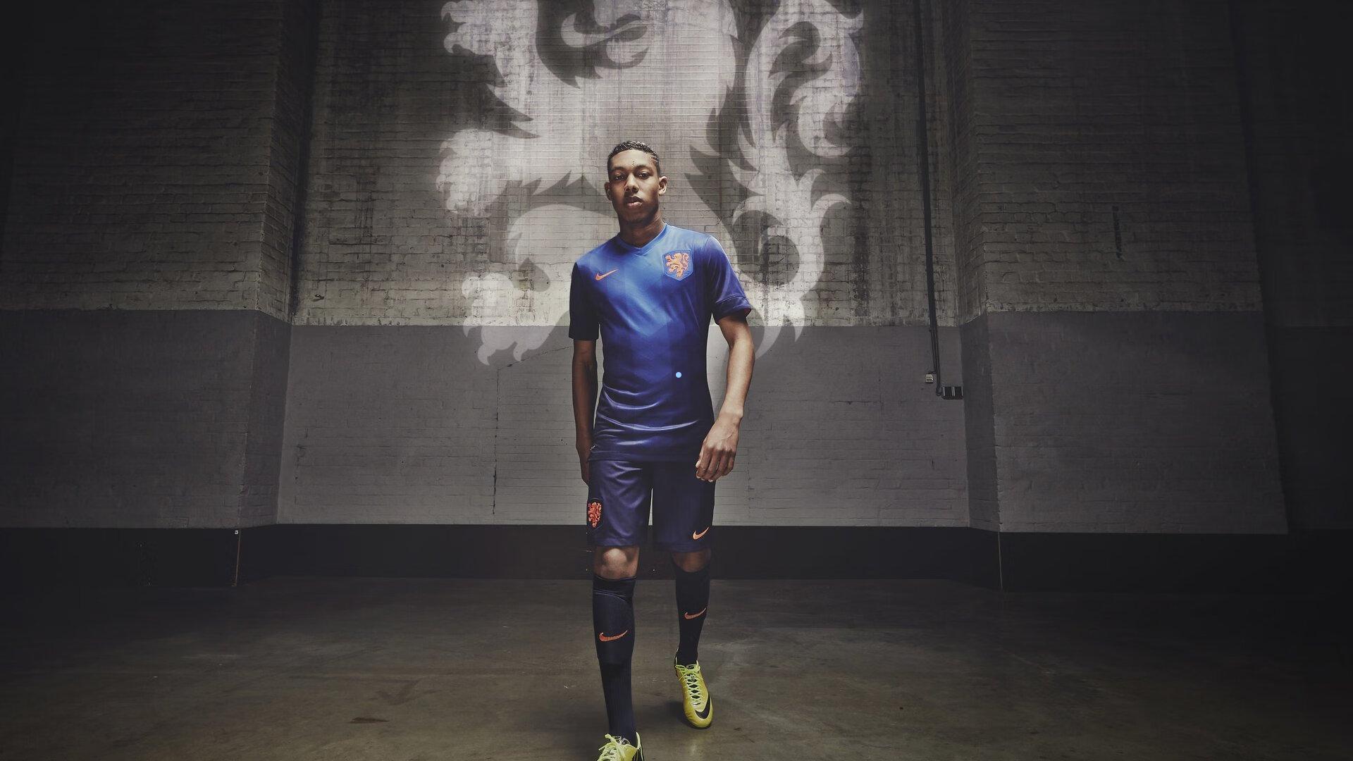 锋线对决再掀狂潮！周最佳荣光映照传奇，布朗与莱昂纳德的时代交锋